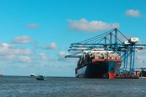 Large Boat Docking Large Boat Docking
